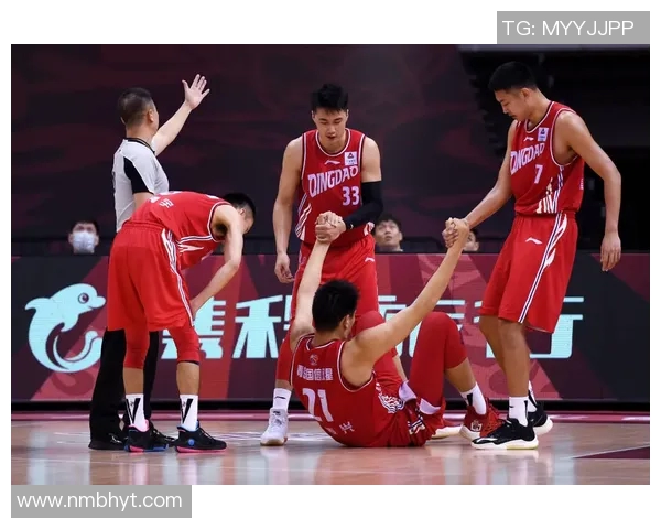 年轻阵容掀起青春风暴，球队核心球员崛起倒逼顶薪球星让位，释放薪资空间成关键